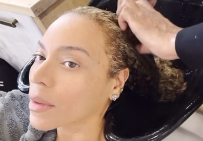 <h1 class="title">beyonce hair care routine</h1><cite class="credit">Instagram/[@beyonce](https://www.instagram.com/beyonce/), [@cecred](https://www.instagram.com/cecred/?hl=en#)</cite>