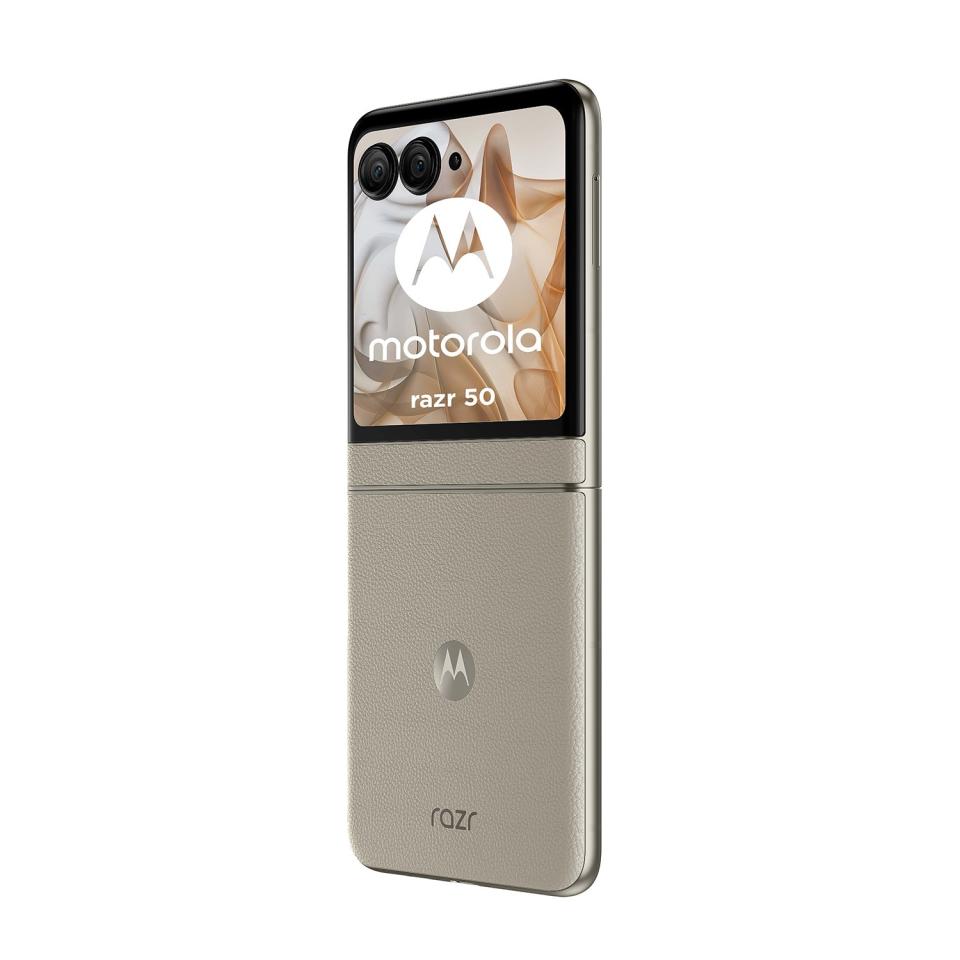 <p>Alleged leaked product images of Motorola’s 2024 foldable phone.</p> 