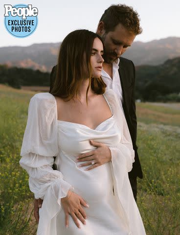 <p>Sarah Partain</p> Nick Viall and Natalie Joy's maternity photos