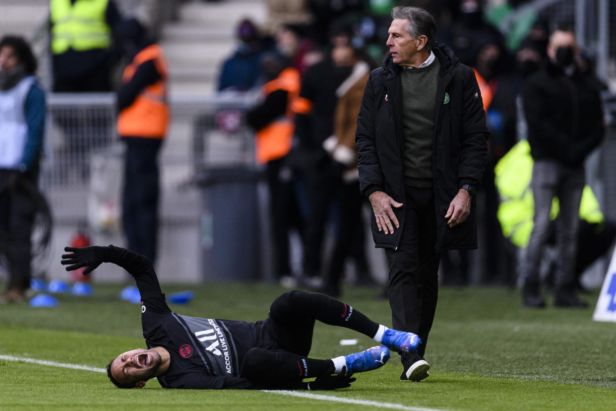 El París Saint-Germain (PSG) anunció que el delantero brasileño Neymar estará de baja "de seis a ocho" semanas, tras haber sufrido lesiones de ligamentos en el tobillo izquierdo en el partido contra el Saint-Étienne. (Foto: Getty Images)