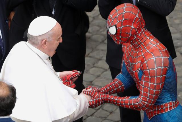 Lejos de casa? Spider-Man participa en audiencia papal