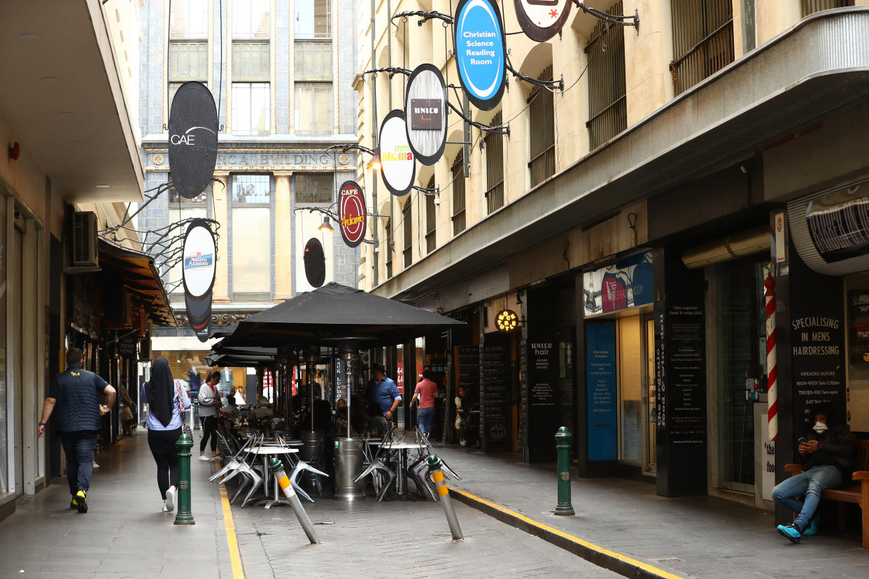 MELBOURNE, AUSTRALIA - MARCH 22: A view of Degraves Street on March 22, 2020 in Melbourne, Australia. Prime Minister Scott Morrison on Friday introduced further measures to help stop the spread of COVID-19, implementing new rules limiting the number of people inside a venue to one every 4 square metres. Non-essential gatherings of 100 or more people indoors are banned, along with outdoor gatherings of more than 500 people in a bid to contain the spread of COVID-19. A travel ban on all visitors who are not Australian citizens or residents or their direct relations arriving into the country is now in place. There are now 1081 confirmed cases of COVID-19 In Australia and the death toll now stands at seven. (Photo by Robert Cianflone/Getty Images)