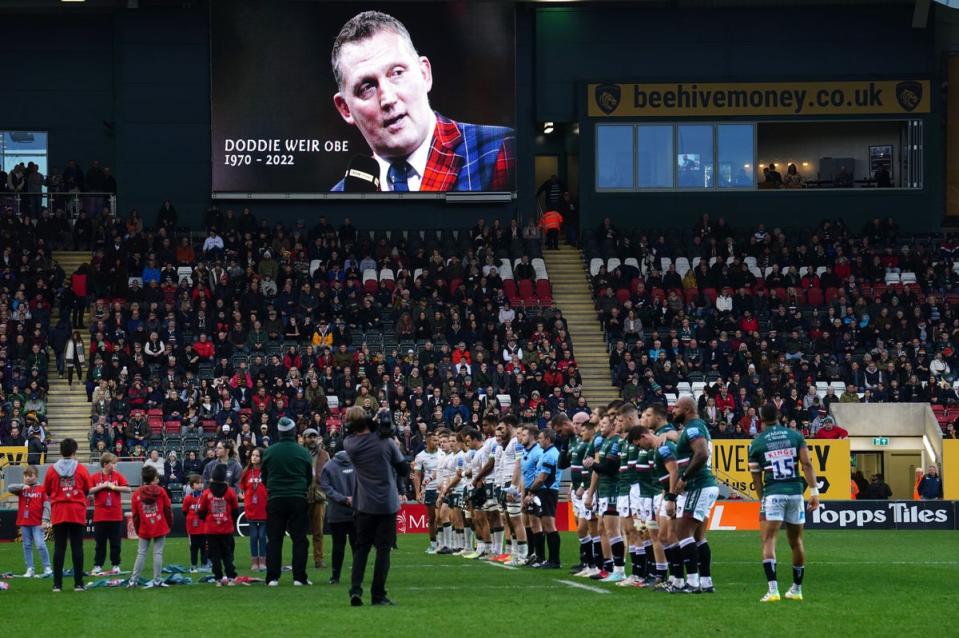 27 novembre 2022 : un hommage au regretté Doddie Weir sur grand écran avant le match Gallagher Premiership au Mattioli Woods Welford Road Stadium, Leicester.  L'international écossais de rugby Doddie Weir est décédé samedi à l'âge de 52 ans après avoir reçu un diagnostic de maladie du motoneurone (MND) en décembre 2016 (PA)