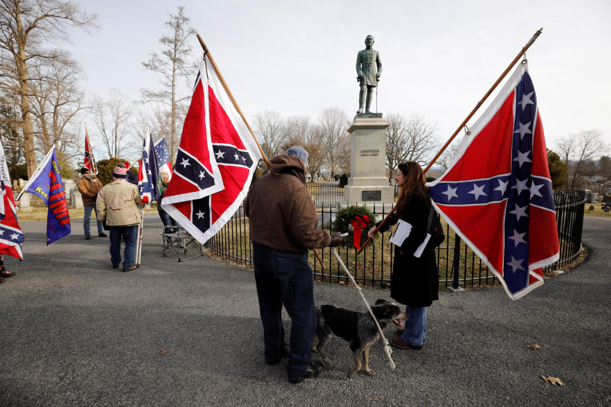Supporters of Confederate statues 