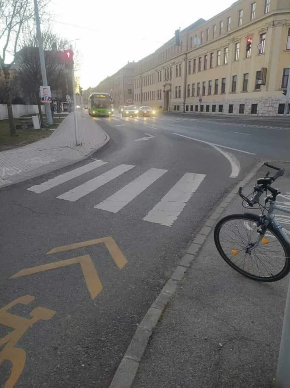 A bike lane the directly goes into oncoming traffic