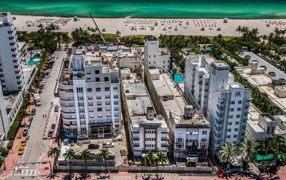 El urbanizador inmobiliario Michael Shvo está construyendo una nueva torre de condominios  y restaura los hoteles Raleigh, South Seas y Richmond en Miami Beach.