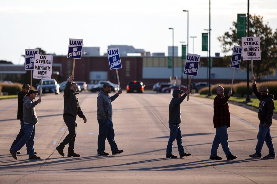 United Auto Workers, who work on John Deere products, picket outside the Deere & Co. Des Moines Works location, on Thursday, Oct. 14, 2021, in Ankeny.