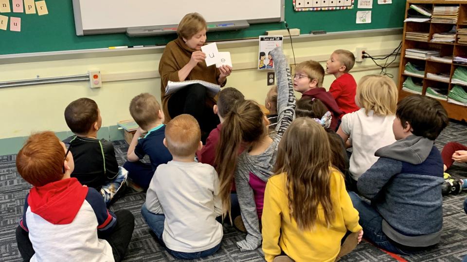Lexington Elementary teacher Mary Beth DelCalzo reviews the sounds that various letters make as part of a literacy lesson with her kindergarten students in this file photo from 2022.