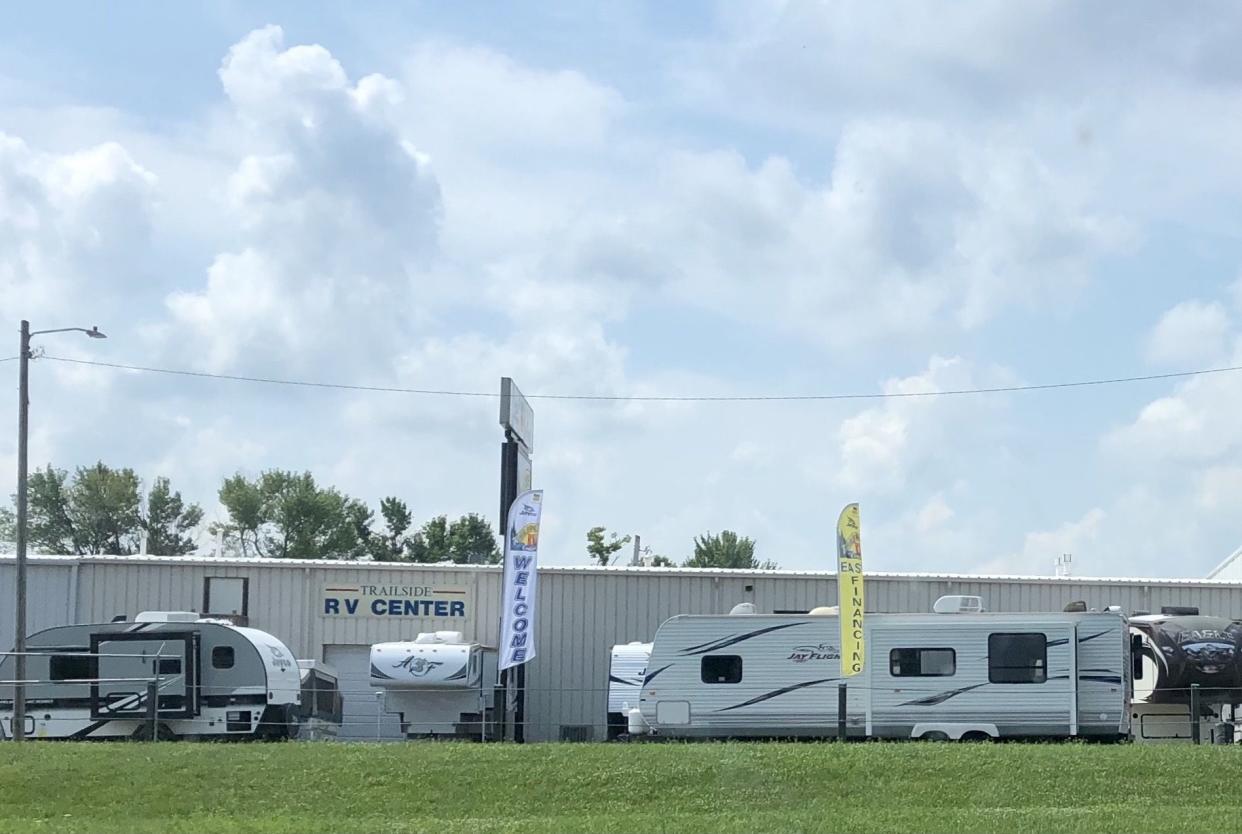 RV Dealership from road, signs and rvs