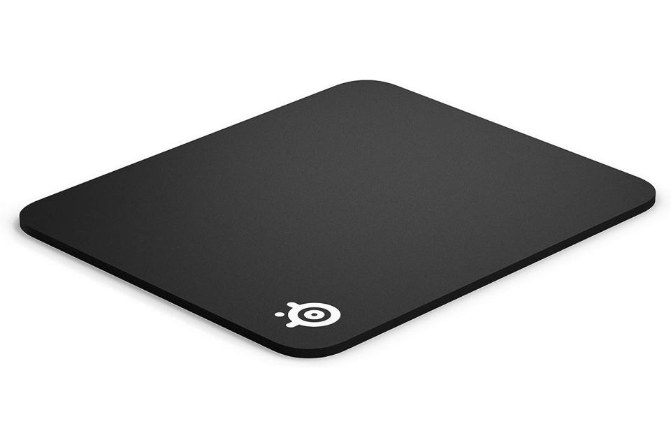 SteelSeries QcK Gaming Surface - Medium Thick Cloth - Peak Tracking and Stability - Black. (Photo: Amazon SG)