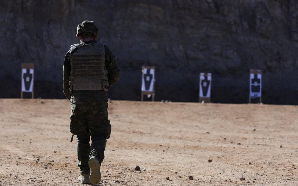 A Ukrainian takes part in target practice - REUTERS/Isabel Infantes