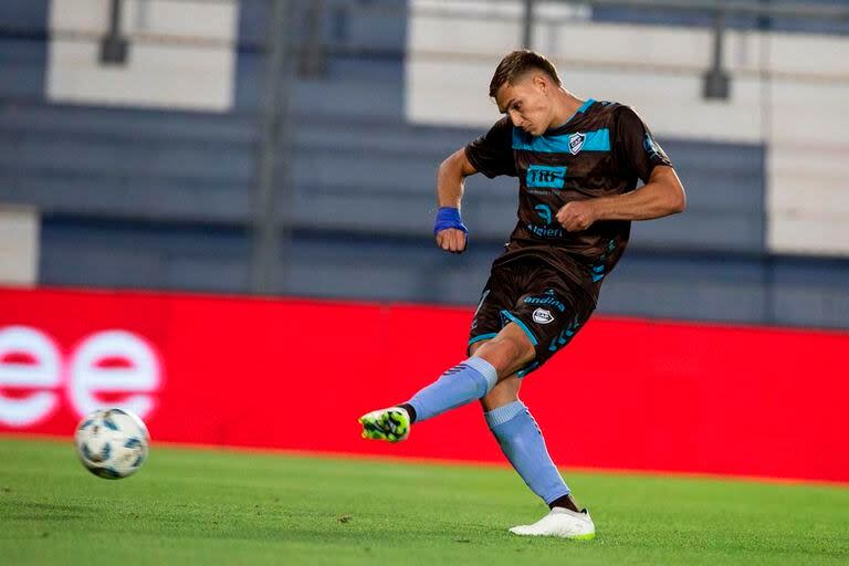 Mateo Pellegrino es uno de los jugadores más importantes de Platense; el Calamar sueña con levantar su primer título