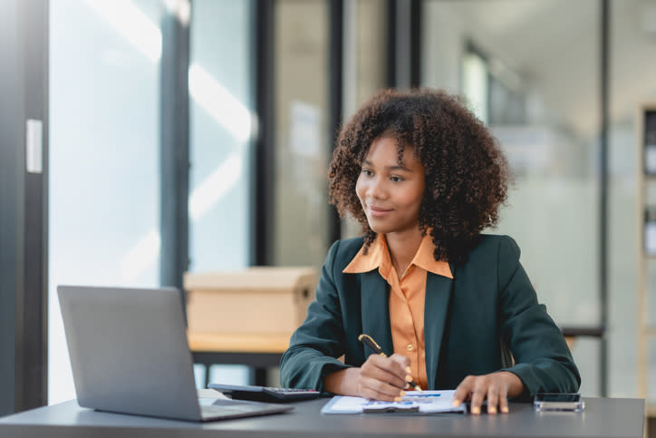 A financial advisor researching how to create an attention-grabbing marketing plan.