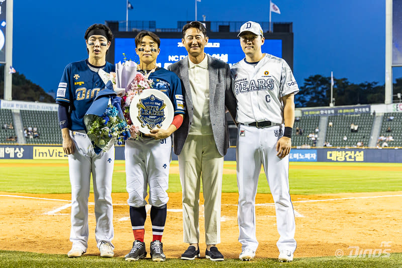 朴健祐、孫兒葉、朴龍澤與梁碩桓合影。（圖／取自NC恐龍FB）