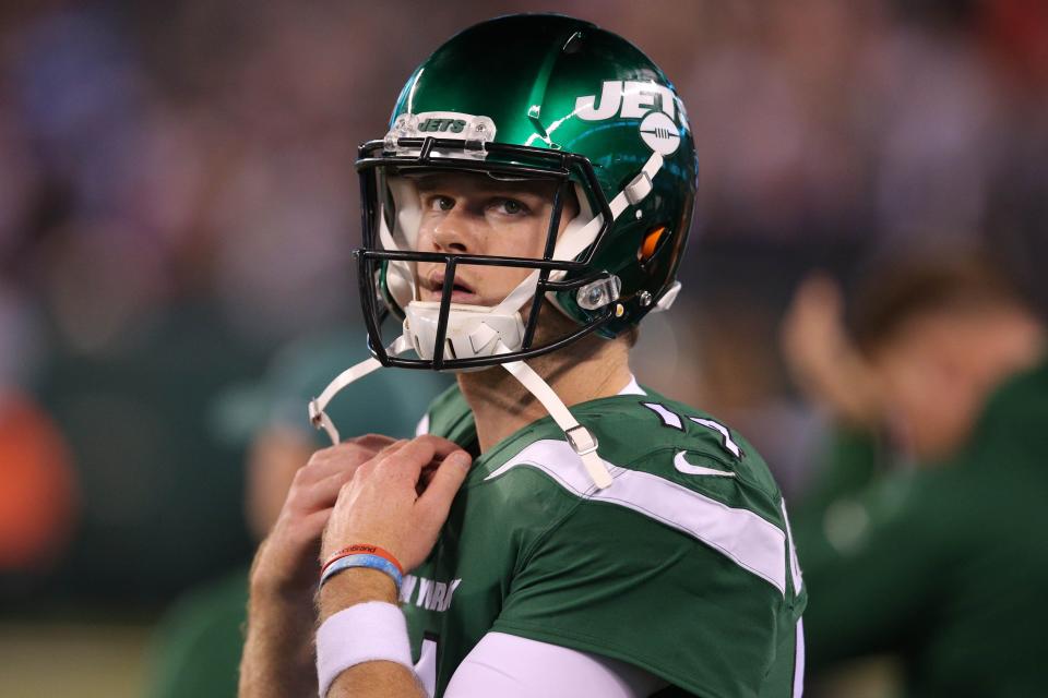 New York Jets quarterback Sam Darnold (14) reacts on the sideline during the fourth quarter against the New England Patriots at MetLife Stadium.