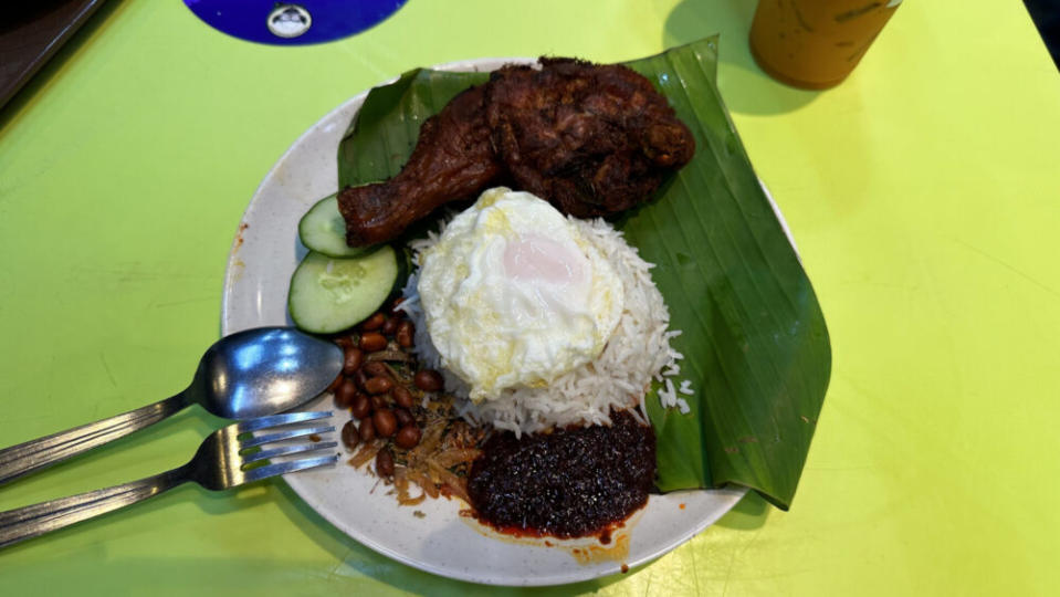 Nasi Lemak Burung Hantu - What I tried