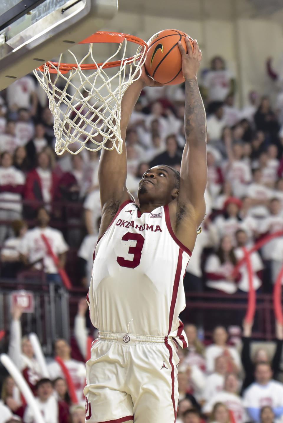 Oklahoma guard Otega Oweh dunks the ball during the first half of an NCAA college basketball game against Arkansas-Pine Bluff, in Norman, Okla., Thursday, Nov. 30, 2023. (AP Photo/Kyle Phillips)