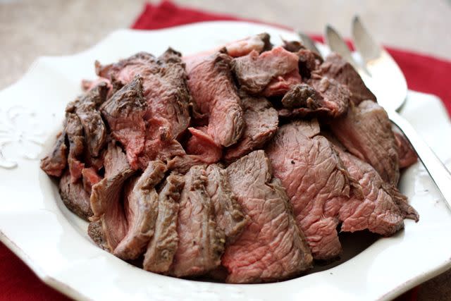 <p>A fancy dinner has never been easier.</p><p>Get the recipe from <a rel="nofollow noopener" href="http://www.barefeetinthekitchen.com/2013/09/perfectly-simple-and-sliceable-crockpot-roast-beef-recipe.html" target="_blank" data-ylk="slk:Barefeet In The Kitchen;elm:context_link;itc:0;sec:content-canvas" class="link ">Barefeet In The Kitchen</a>.</p>