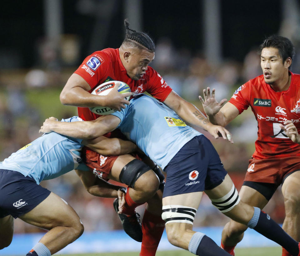 Hendrik Tui, center, of Sunwolves is tackled by Waratahs' players during their Round 7 Super Rugby match in Newcastle, Australia Friday, March 29, 2019 (Naoya Osato/Kyodo News via AP)