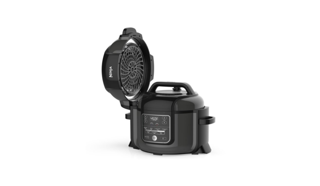 Get a Farberware air fryer on sale at Walmart for $30 off, just in time for  Thanksgiving dinner