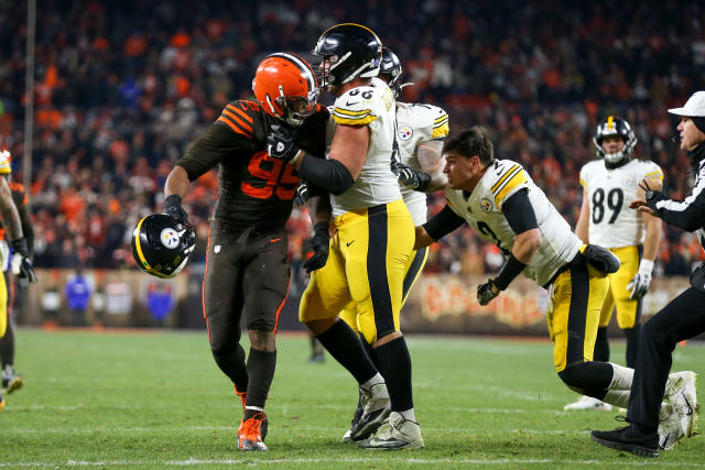 Steelers lineman David DeCastro praised as peacemaker for his role in  'Thursday Night Football' brawl, including from Myles Garrett