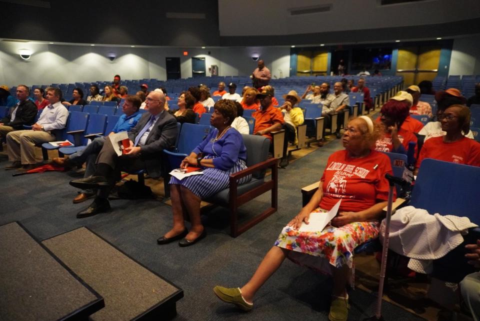 The Lincoln High School Alumni Association’s memorial wall ceremony, held March 27, drew about 100 alumni to the Lincoln Middle School auditorium at 1001 SE 12th St.