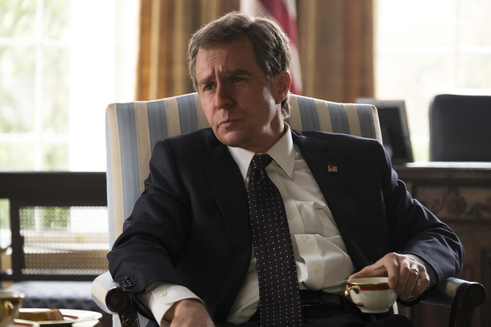 En esta imagen difundida por Annapurna Pictures, Sam Rockwell como George W. Bush en una escena de "Vice". (Matt Kennedy/Annapurna Pictures via AP)