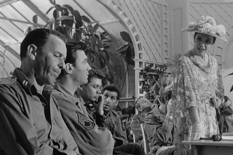 Frank Sinatra y Laurence Harvey en una escena clave de El embajador del miedo, relacionada con el lavado de cerebro, tema central del film
