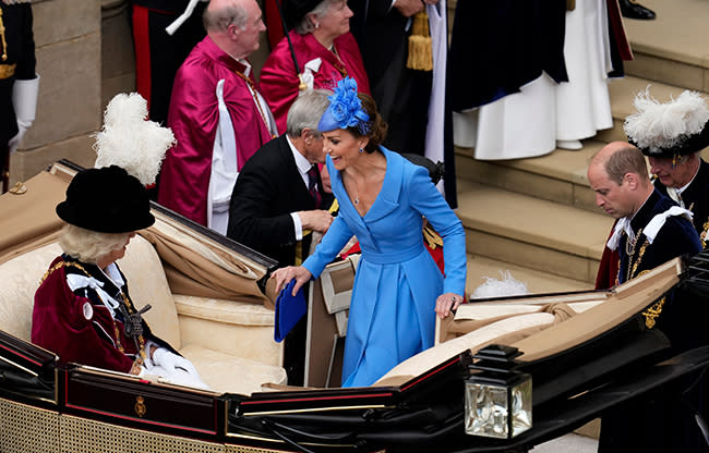 kate-middleton-greeting-camilla-order-of-the-garter