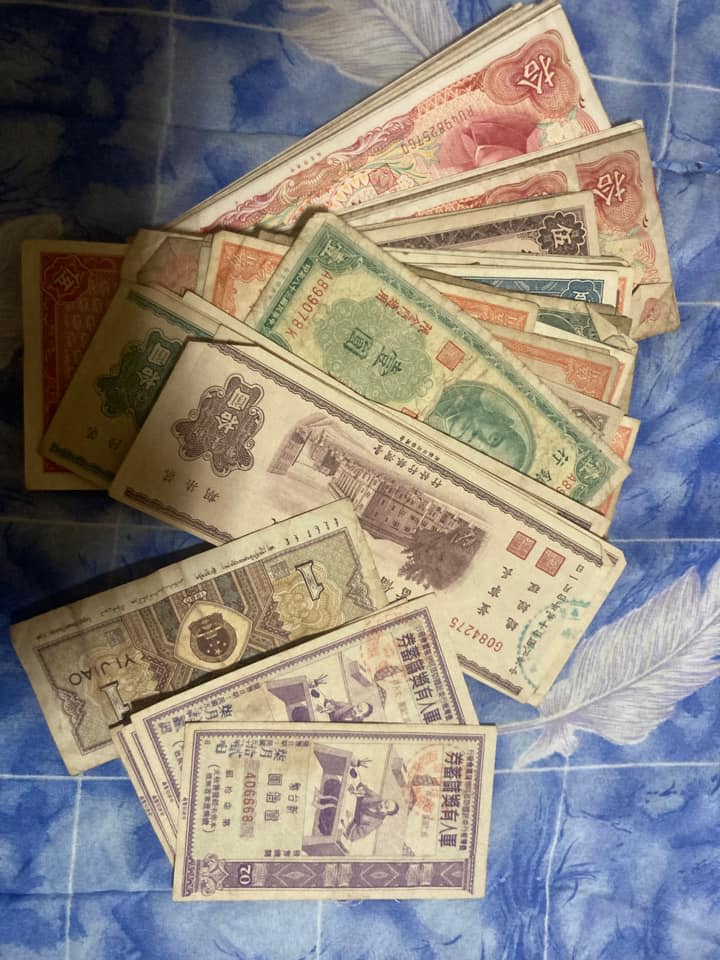 有網友分享自己家的舊鈔票。（圖／翻攝自臉書「爆料公社二社」）