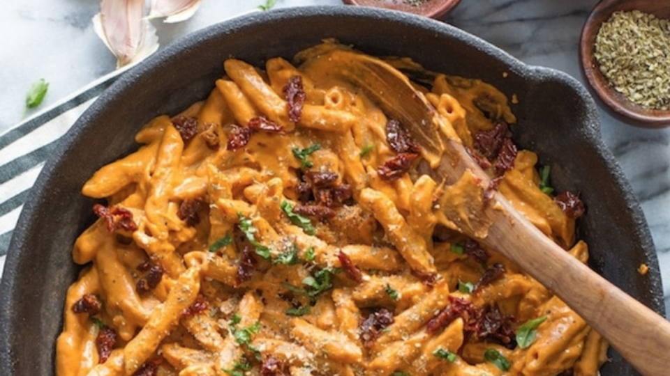 a saucy kitchen sun dried tomato alfredo