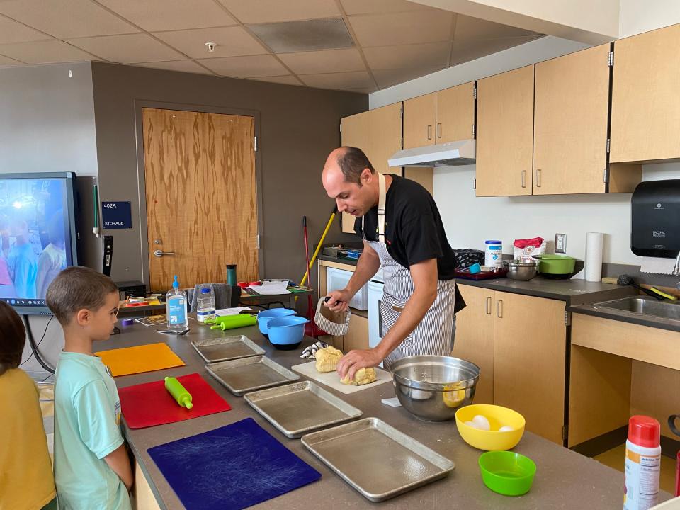 Scott Fisher teaches students how to make pan dulce. (McKenna Leavens Photo | Citizen Times)