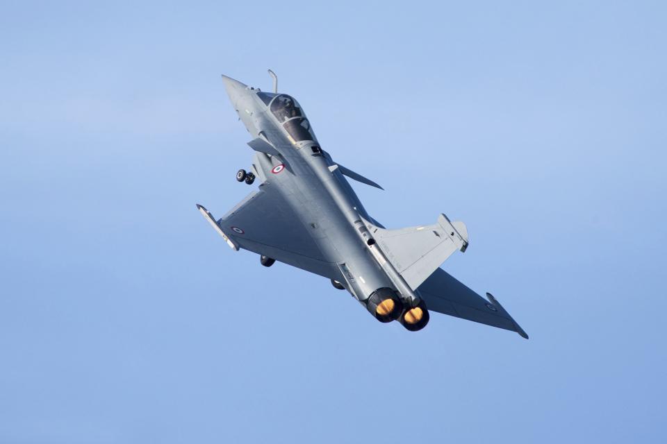 A French Air Force Dassault Rafale fighter jet flies at the Dubai Air Show in Dubai, United Arab Emirates, Monday, Nov. 13, 2023. Long-haul carrier Emirates opened the Dubai Air Show with a $52 billion purchase of Boeing Co. aircraft, showing how aviation has bounced back after the groundings of the coronavirus pandemic, even as Israel's war with Hamas clouds regional security. (AP Photo/Jon Gambrell)