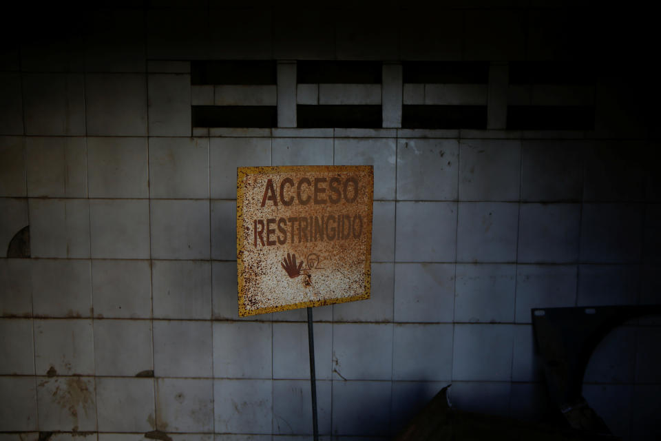A sign reading "Restricted Access" at the house of Maroly Bastardo, in El Tigre, Venezuela, on June 3. (Photo: Ivan Alvarado/Reuters)