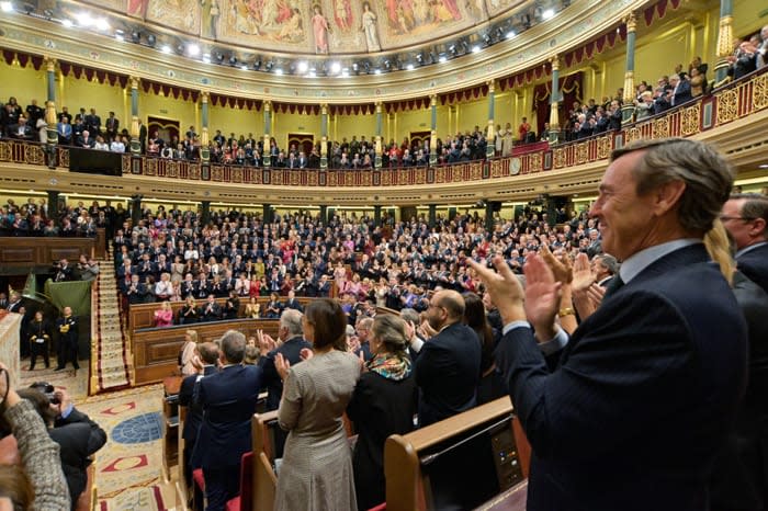 El hemiciclo ovaciona a la princesa de Asturias tras jurar la Constitución