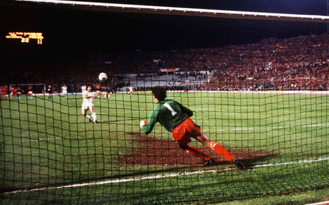 Bruce Grobbelaar (Liv) watches Bruno Conti's penalty go over the bar. Liverpool v Roma. European Cup Final, Rome 1984 - Credit: COLORSPORT