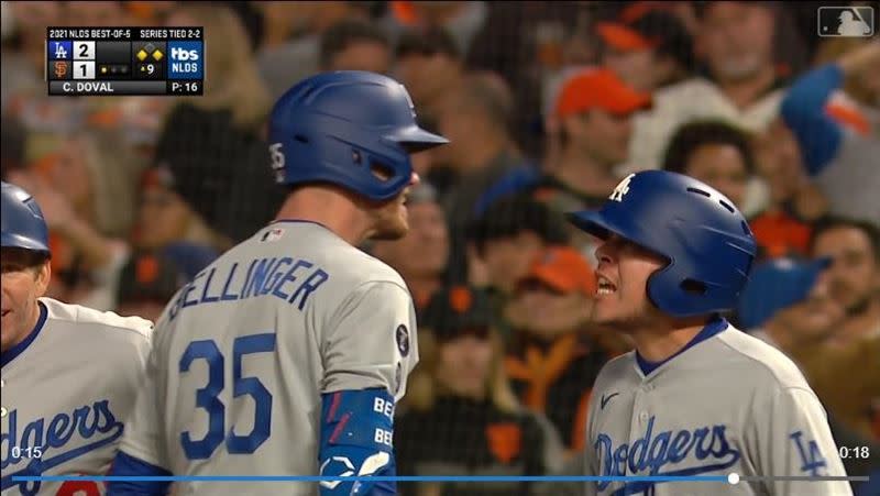 貝林傑（Cody Bellinger）9局上敲出超前比數安打。（圖／翻攝自道奇推特）