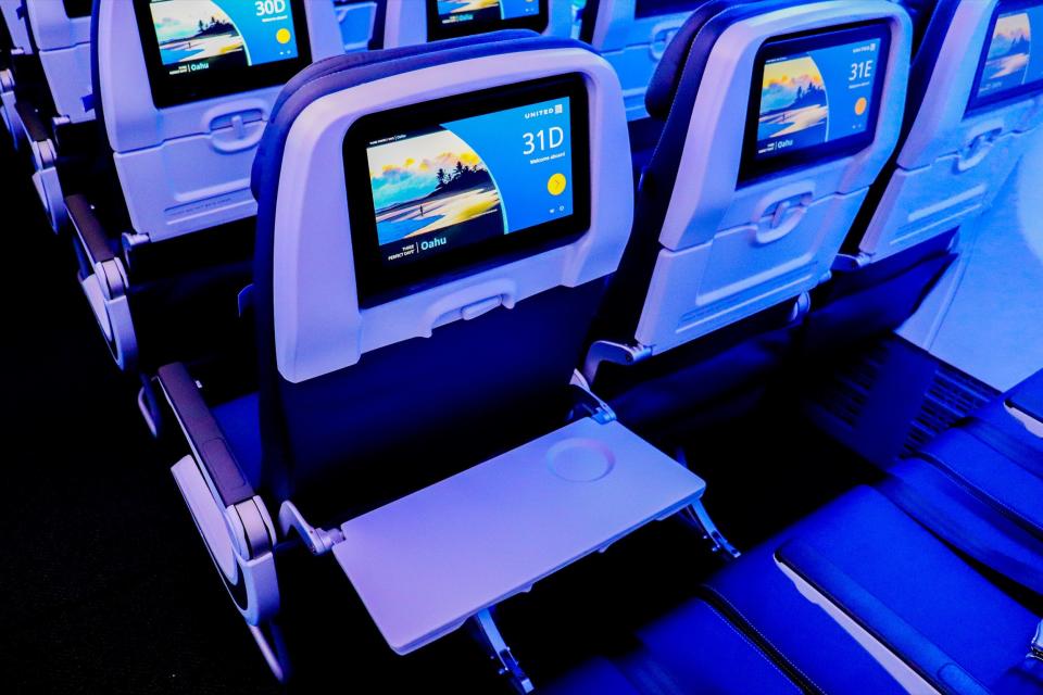 Inside a United Airlines Boeing 737 Max 8 with new interior — United Airlines New Aircraft Interior