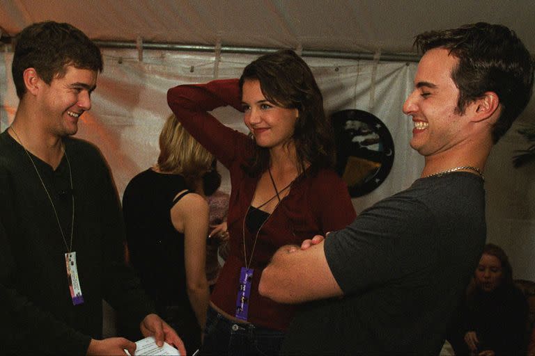 Kerr Smith junto a Joshua Jackson y Katie Holmes en las instancias finales de la serie