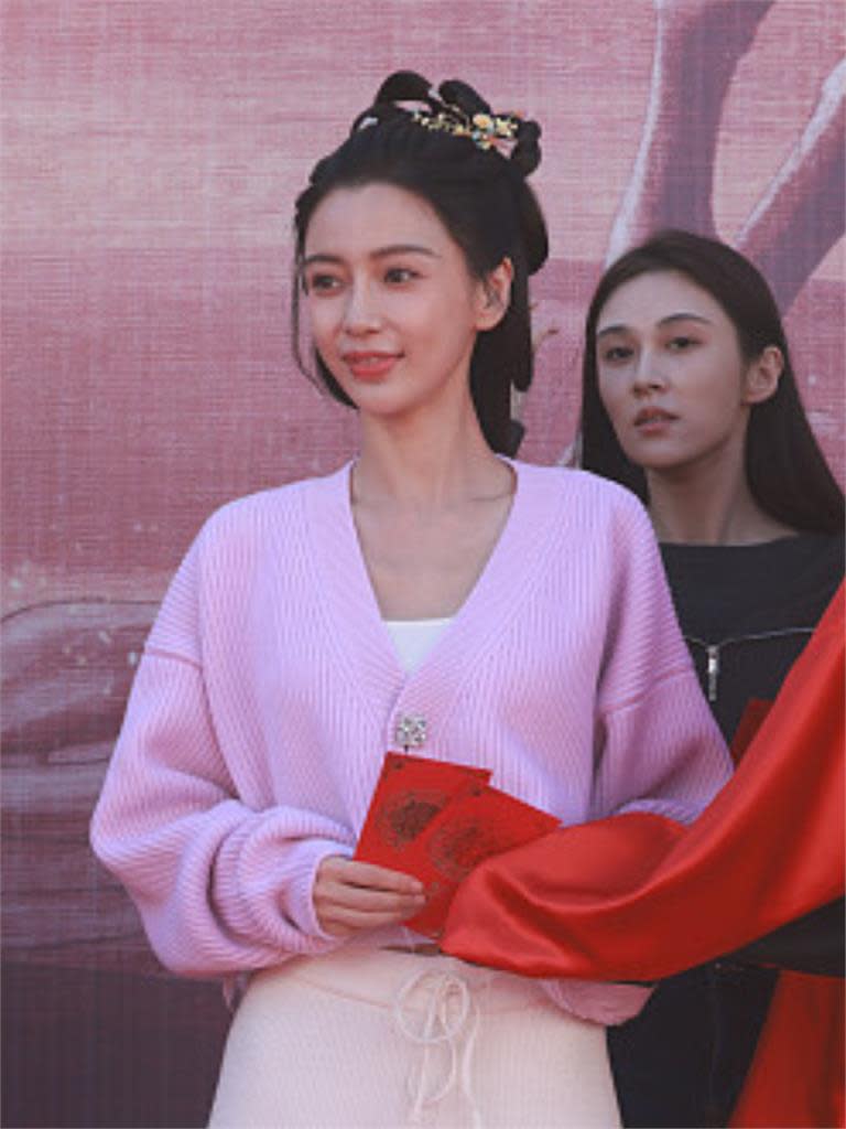 Angelababy「扮兔賣萌」網友不買單！古裝造型「腫一圈」遭狠酸：能別演嗎