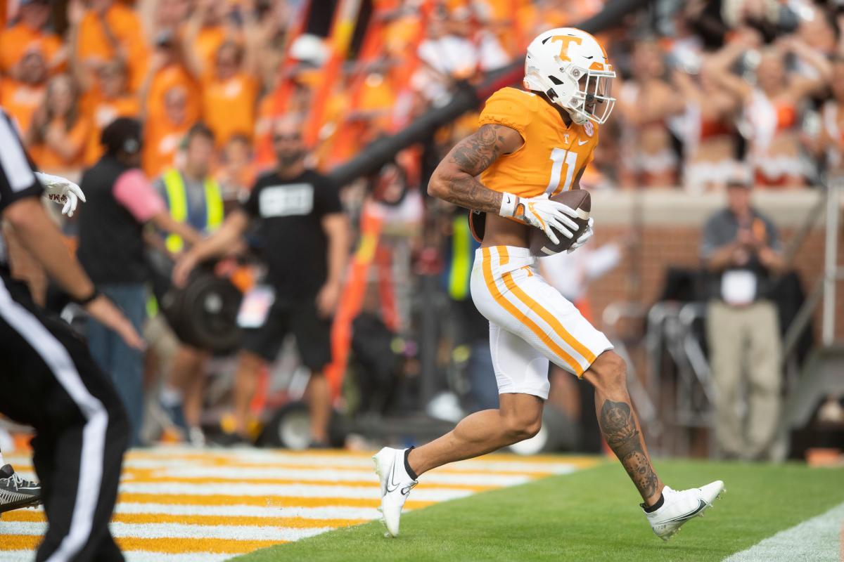 Tennessee football receiver Jalin Hyatt's flashy suits, Peyton Manning