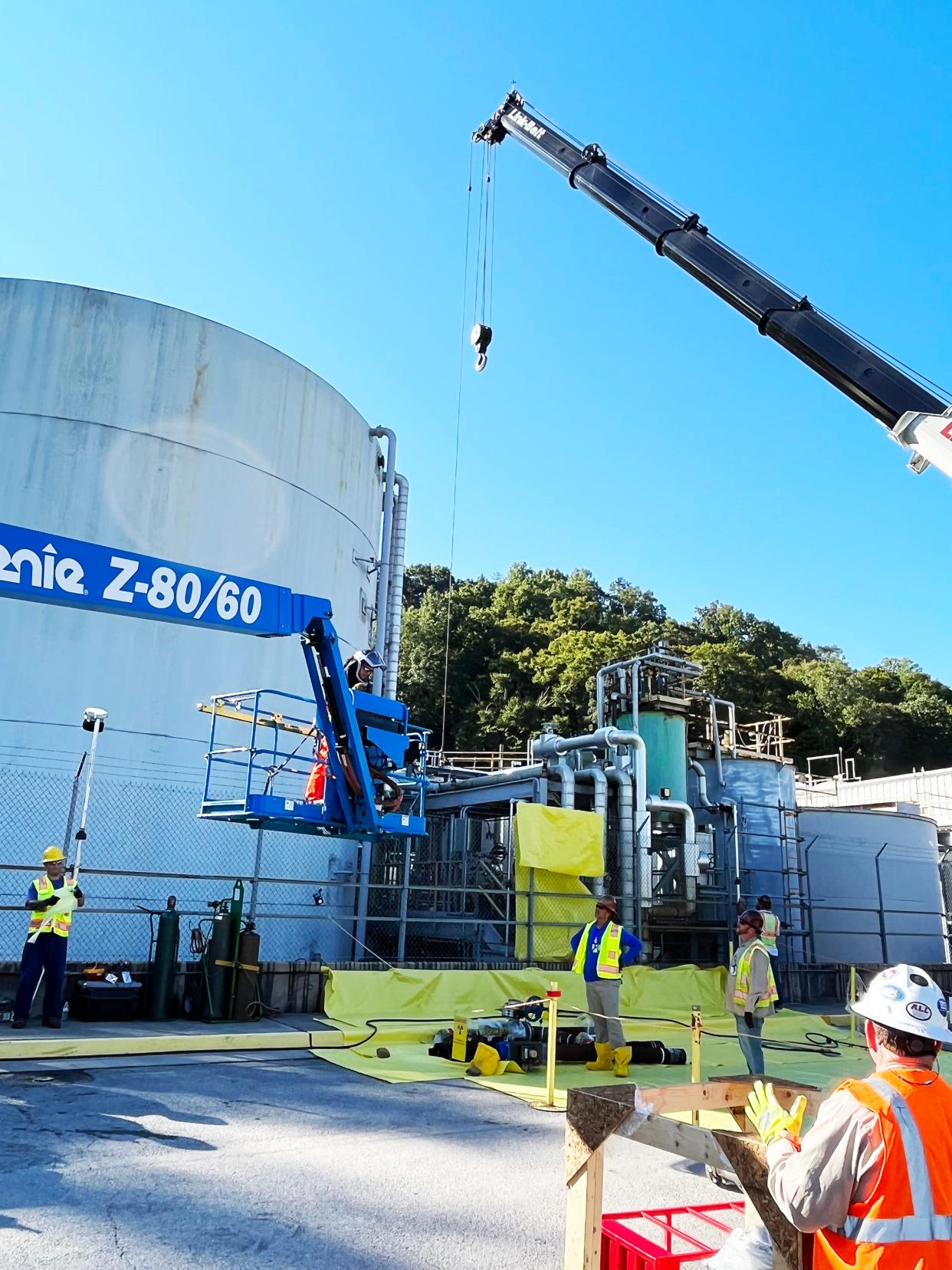 Oak Ridge’s Liquid and Gaseous Waste Operations system contains three waste treatment systems that collect, treat and reduce the volume of liquid and gaseous waste across the Oak Ridge National Laboratory. The system encompasses more than 60 facilities and 27 miles of piping.