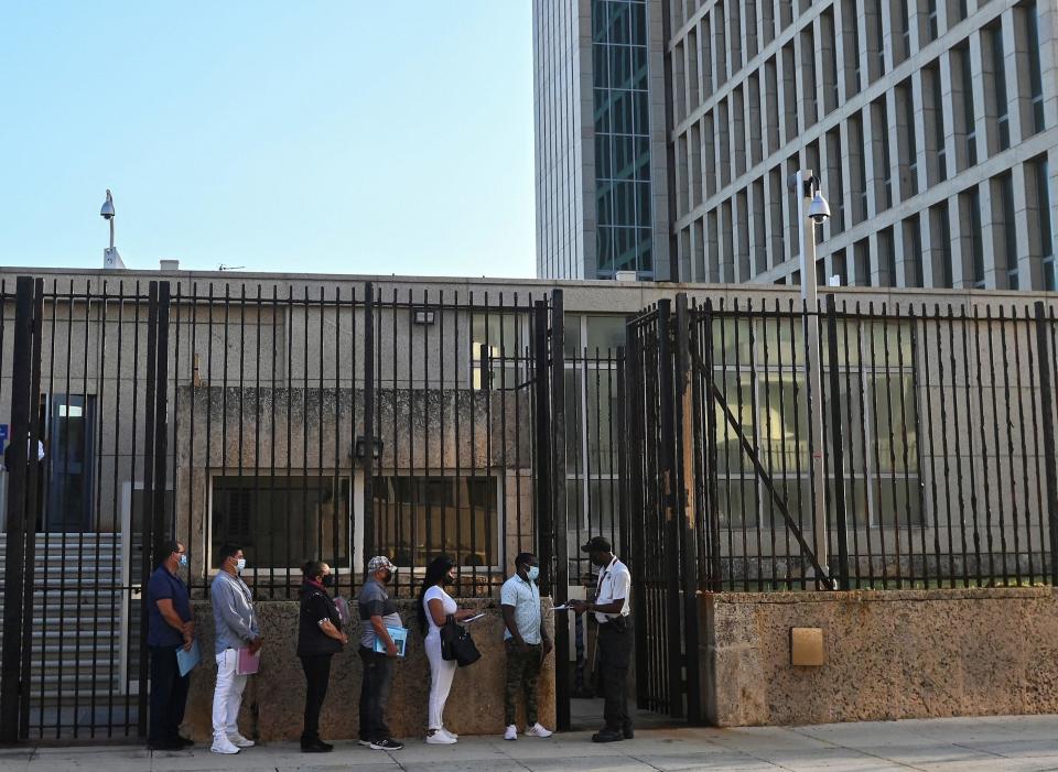 People queue at the U.S. Embassy in Havana on May 3, 2022. / Credit: YAMIL LAGE/AFP via Getty Images