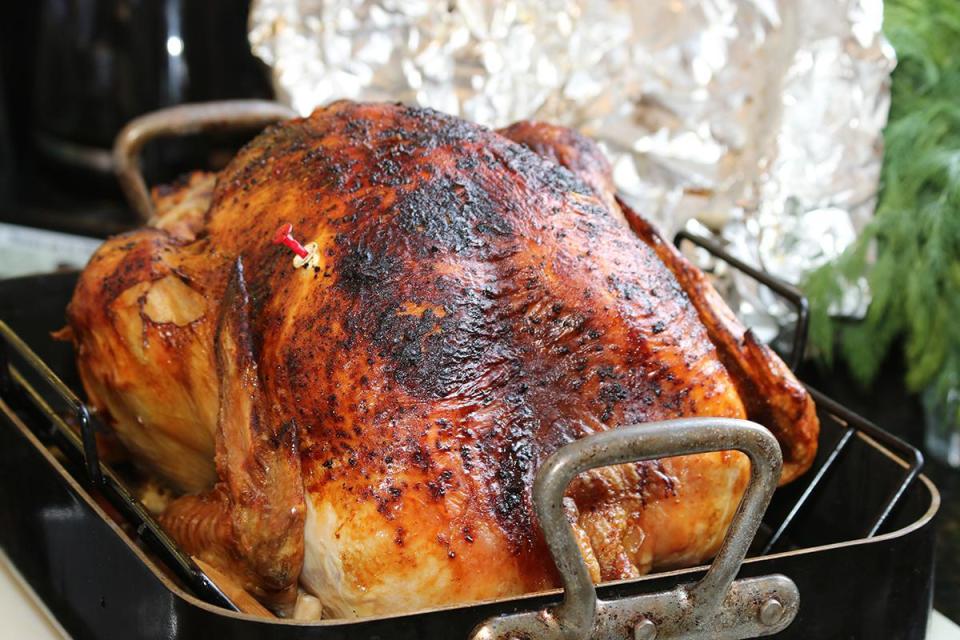 <p>Most grocery store turkeys come with a handy little plastic pop-up timer in the breast that springs to life when your bird is done roasting. But there’s a reason why turkey has a reputation for being dry, and it’s because these <a href="https://www.thedailymeal.com/cook/are-turkey-pop-up-timers-accurate?referrer=yahoo&category=beauty_food&include_utm=1&utm_medium=referral&utm_source=yahoo&utm_campaign=feed" rel="nofollow noopener" target="_blank" data-ylk="slk:pop-up timers are wildly inaccurate;elm:context_link;itc:0;sec:content-canvas" class="link ">pop-up timers are wildly inaccurate</a>.</p>