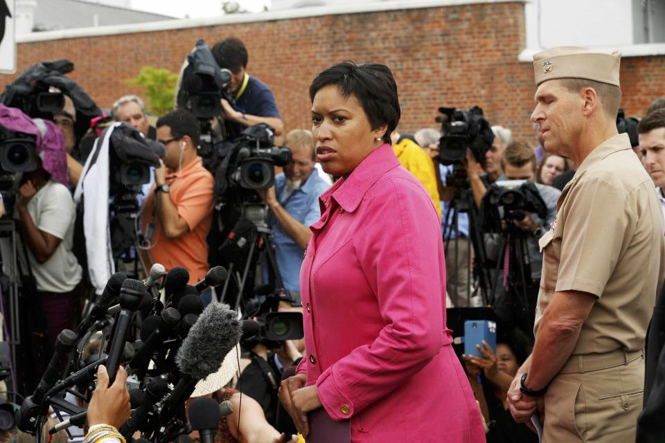 Washington DC Mayor Muriel Bowser (L) addreses the media, along with US Navy Vice-Admiral Dixon Smirth following a lockdown at the U.S. Navy Yard in Washington