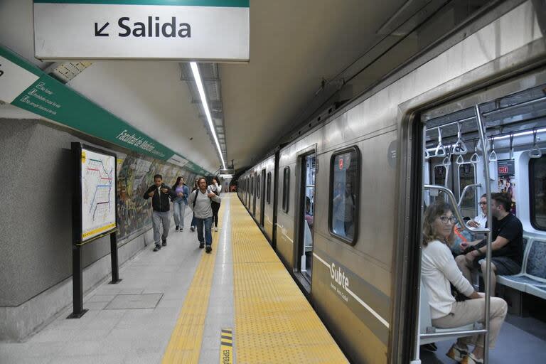 El subte pasará a costar $574 en este mes de mayo, cuando se publique la resolución correspondiente en el Boletín Oficial