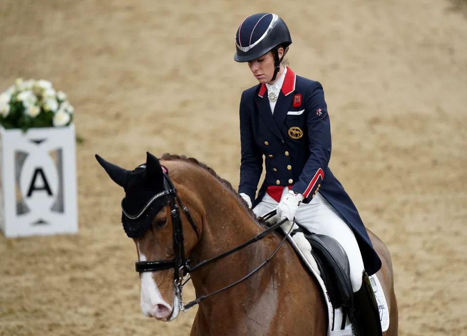 Charlotte Dujardin en un caballo