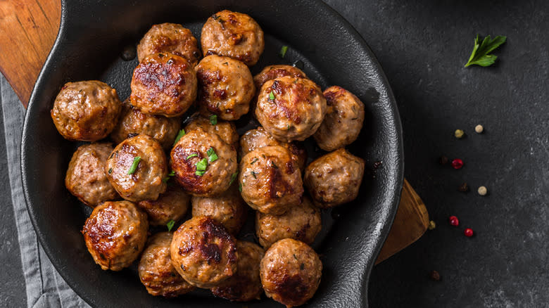 meatballs in cast iron pan