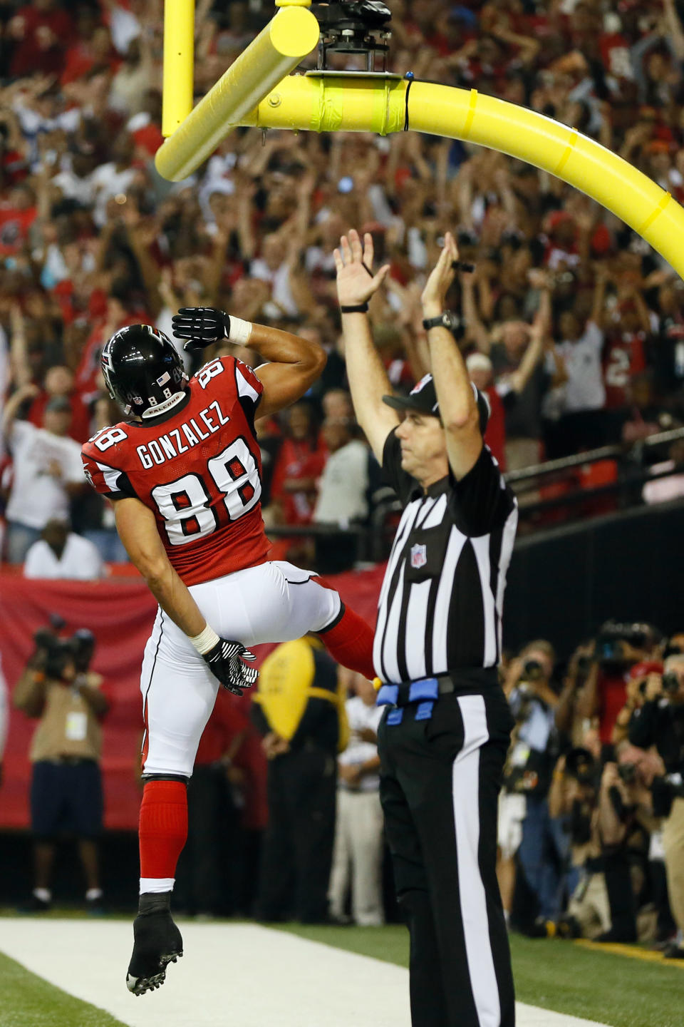 ATLANTA, GA - SEPTEMBER 17: Tight end Tony Gonzalez #88 of the Atlanta Falcons celebrates after scoring a touchdown in the second quarter against the Denver Broncos during a game at the Georgia Dome on September 17, 2012 in Atlanta, Georgia. (Photo by Kevin C. Cox/Getty Images)