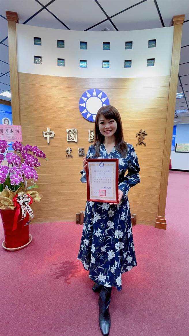 針對國民黨歷經正副議長選舉的風風雨雨，高市議會國民黨團總召陳美雅說，在此時接任總召一職，更感責任重大，未來會加強協調溝通黨內與黨外，扮演稱職的總召角色。（柯宗緯翻攝）